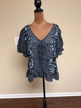 Lucky Brand Black Patterned V-Neck Flutter Sleeve Blouse